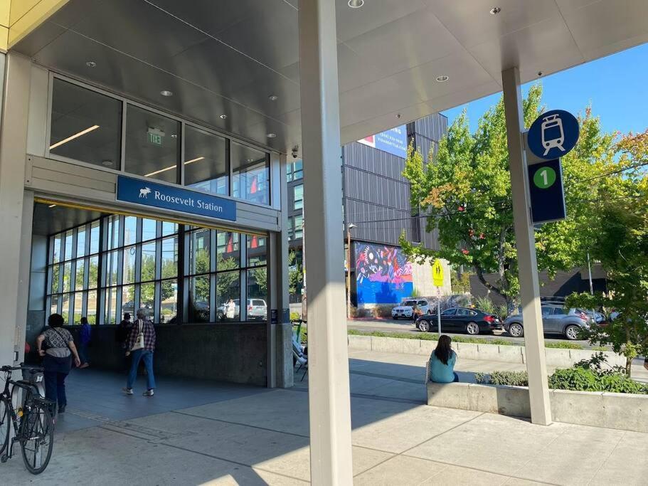 New Private Tiny Near Greenlake/lightrail/i-5