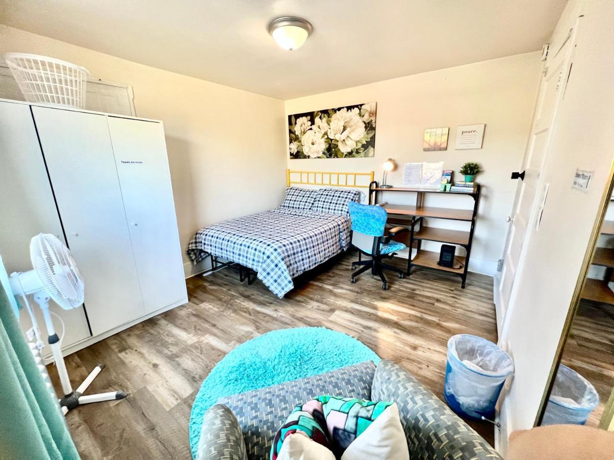 Airport Cozy Stay: Shared Comfort, Prime Location