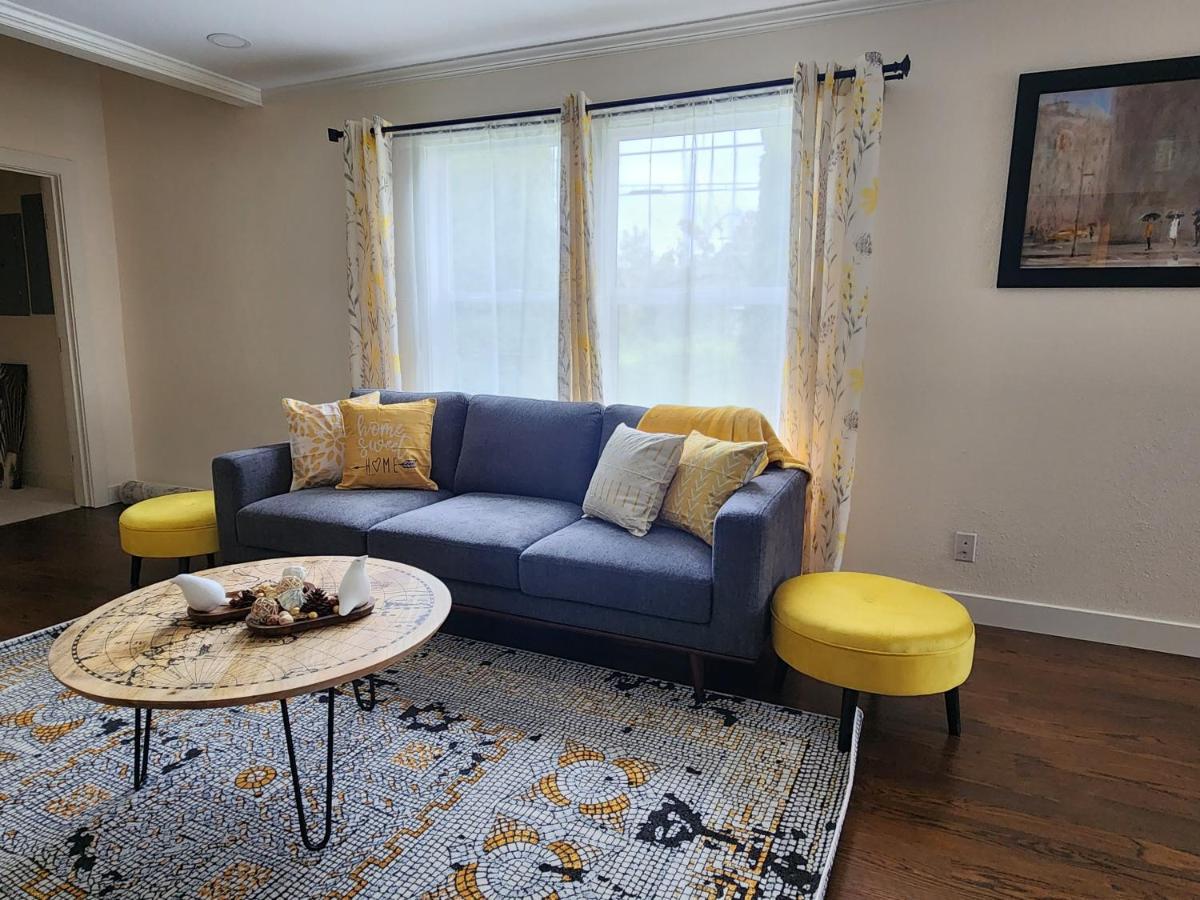 Cozy Contemporary 2br With Sofa Bed In The Office Seattle