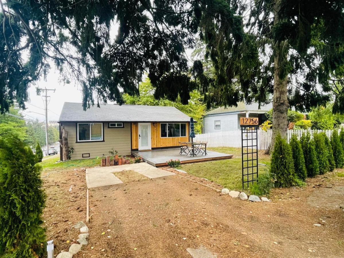 Modern With Air Conditioners Near Bitter Villa Seattle