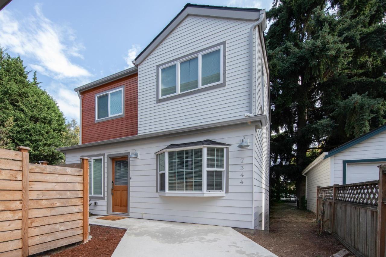 Ballard Base - Comfy Modern House In
