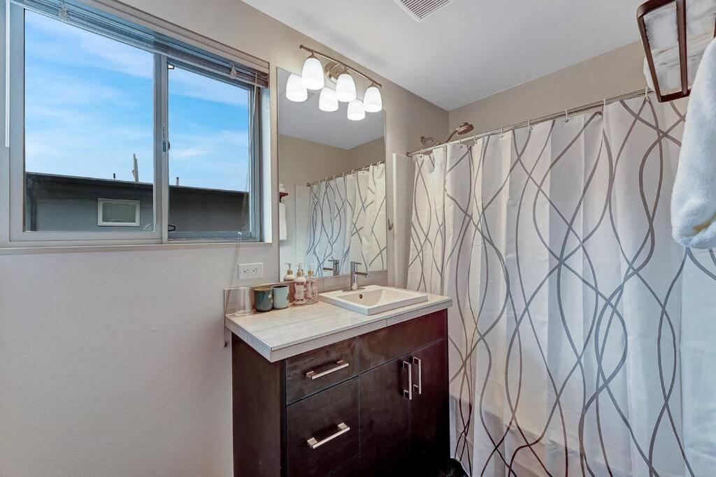 Holiday home Modern 3 Bedroom Townhouse Just Steps To Alki *