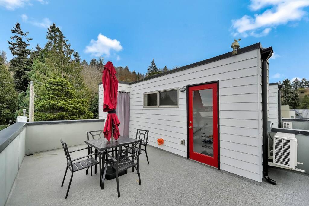 Holiday home Modern 3 Bedroom Townhouse Just Steps To Alki *