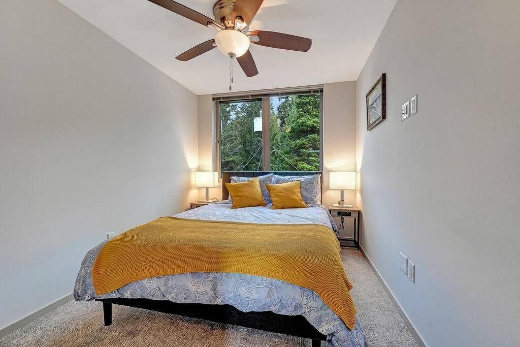 Modern 3 Bedroom Townhouse Just Steps To Alki
