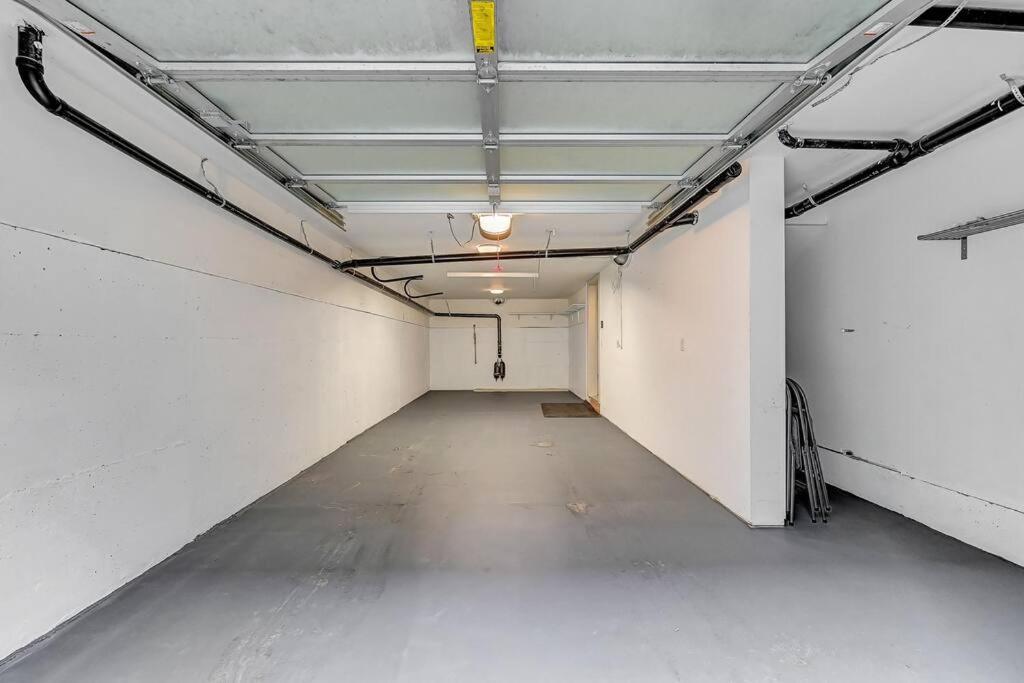 Modern 3 Bedroom Townhouse Just Steps To Alki *