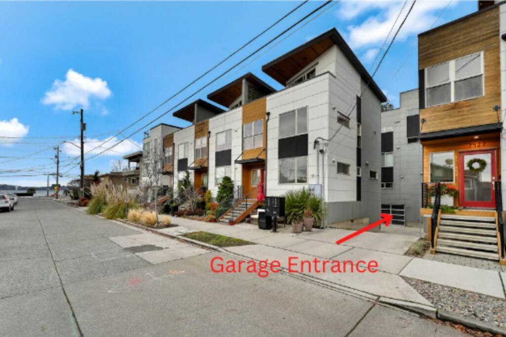 Modern 3 Bedroom Townhouse Just Steps To Alki