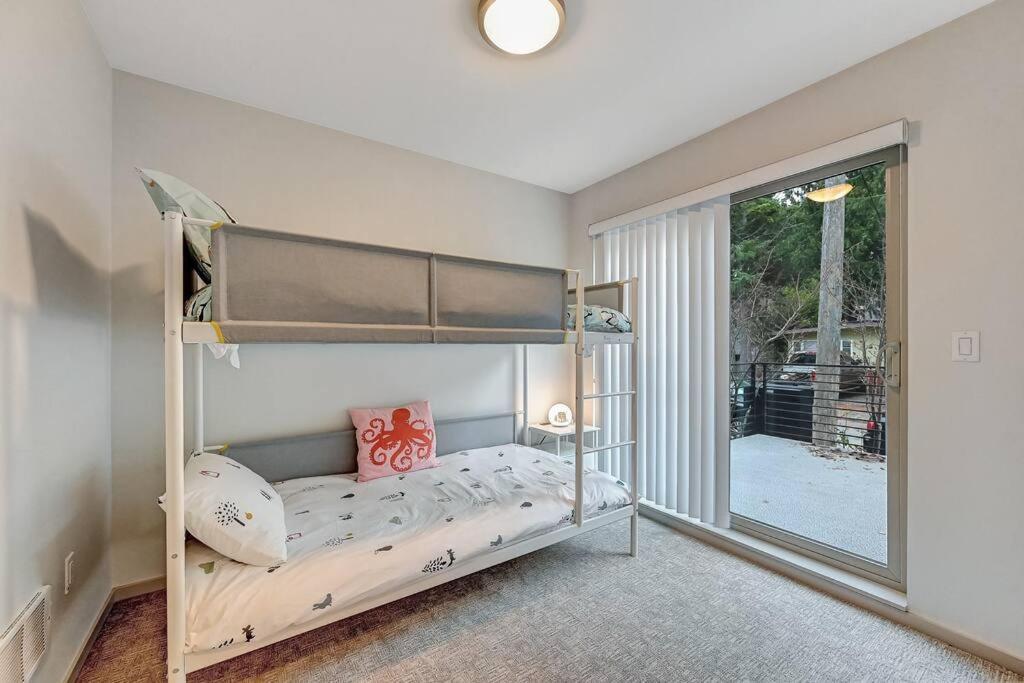 Modern 3 Bedroom Townhouse Just Steps To Alki * Seattle