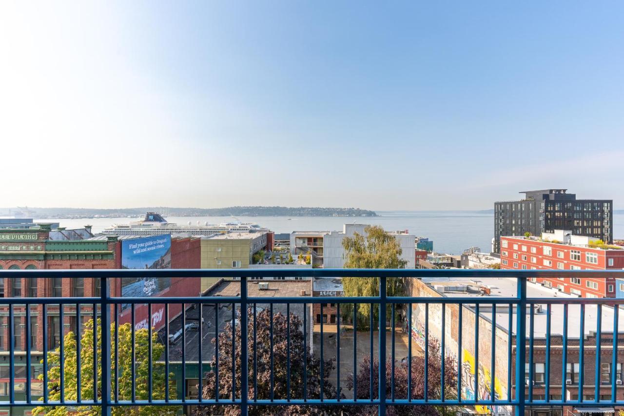 Apartment 1 Bedroom With Stunning Puget Sound View *