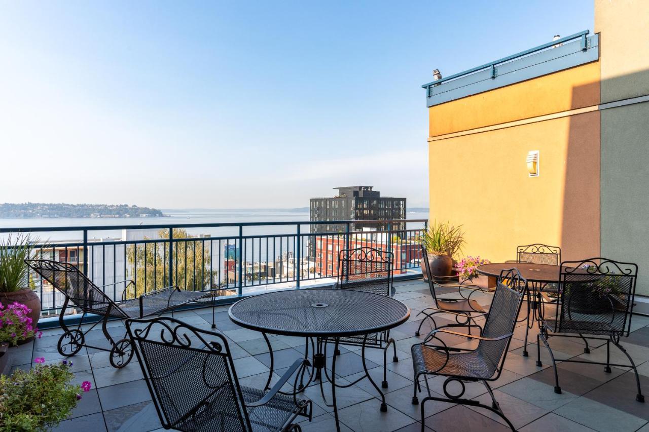 1 Bedroom With Stunning Puget Sound View Apartment