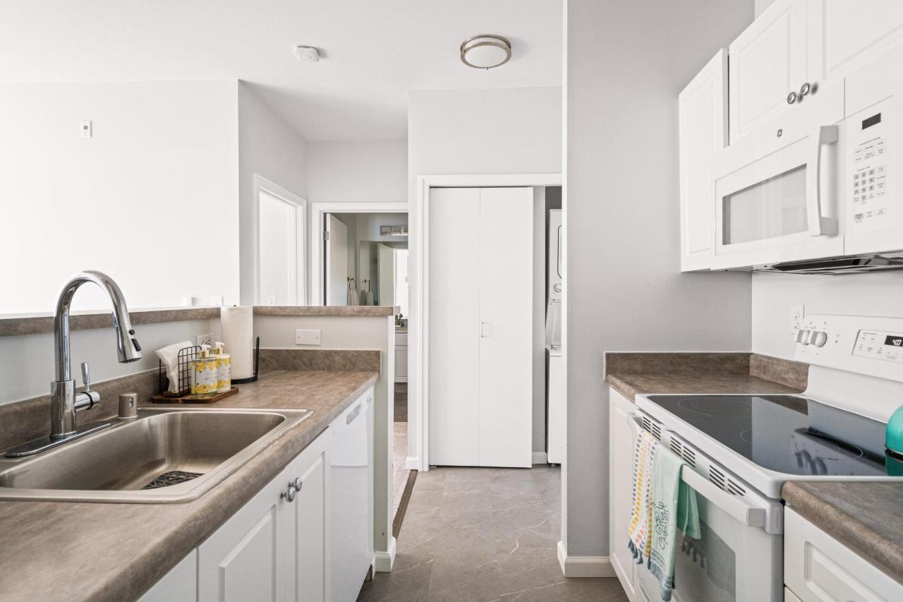 1 Bedroom With Stunning Puget Sound View *