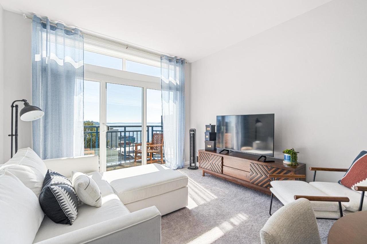 1 Bedroom With Stunning Puget Sound View