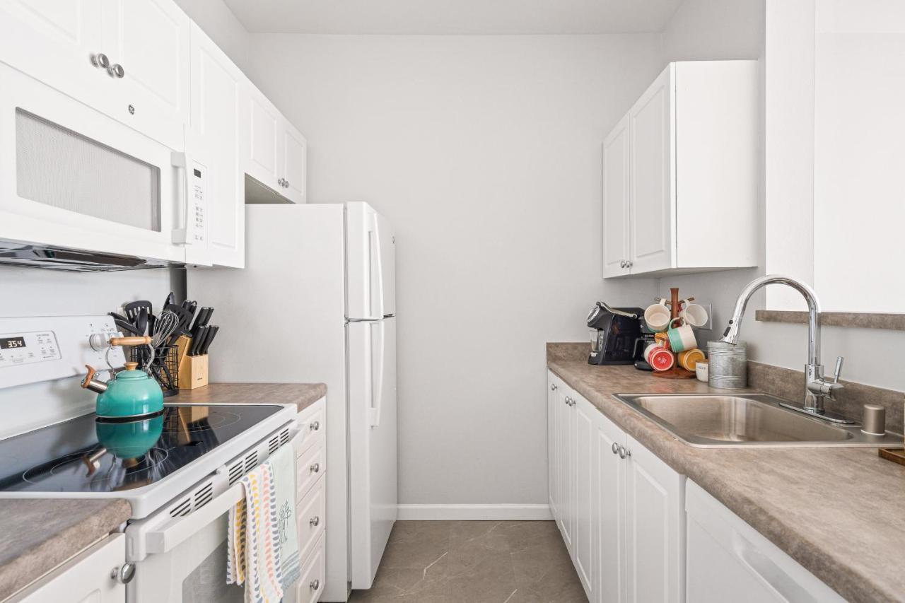 Apartment 1 Bedroom With Stunning Puget Sound View *