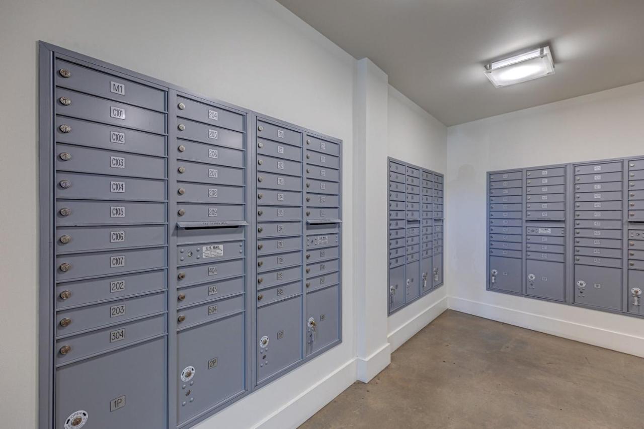 Apartment Wallingford W Storage Wd Nr Bars Sea-624