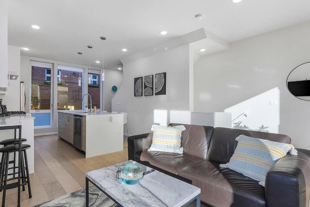 Red Maple Retreat In Leschi Seattle