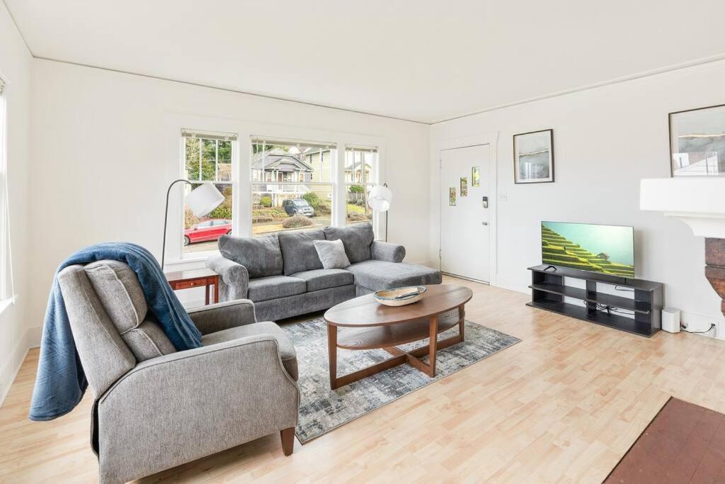 Beautiful Home, Location, Close To Seattle