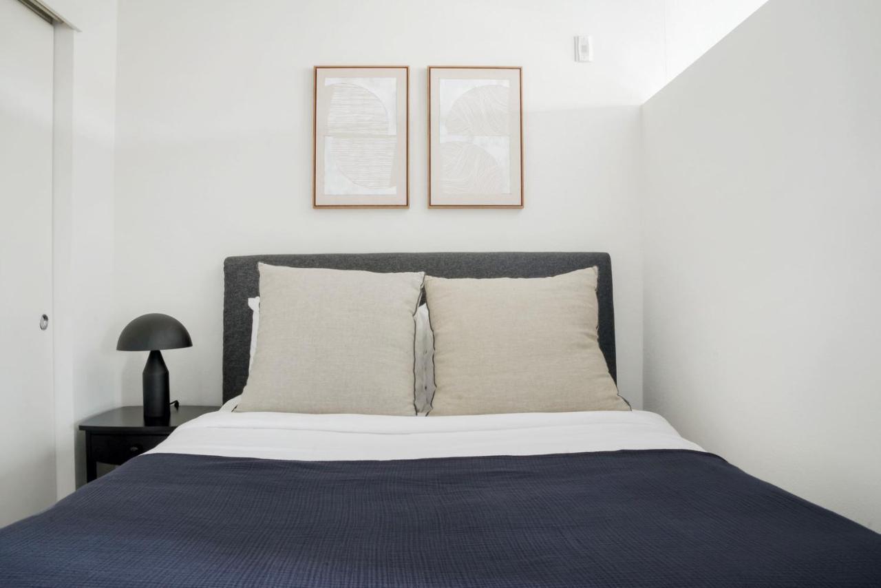 Apartment Ballard W Lounge Wd Nr Dining Bars Sea-653 *
