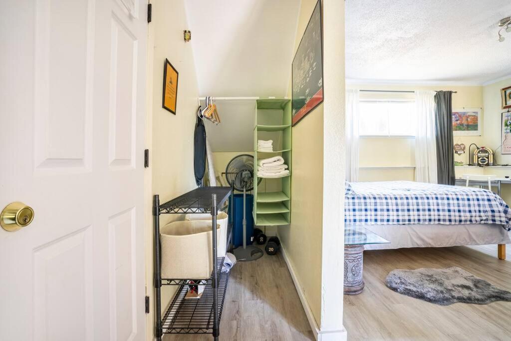 Apartment In West *