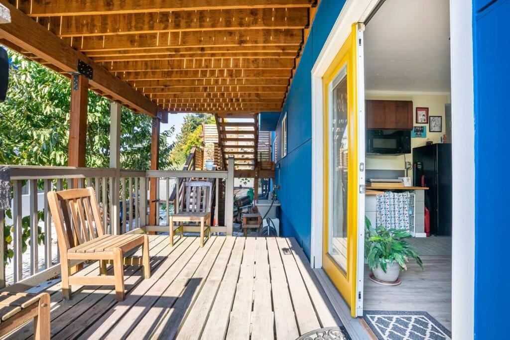Apartment In West *