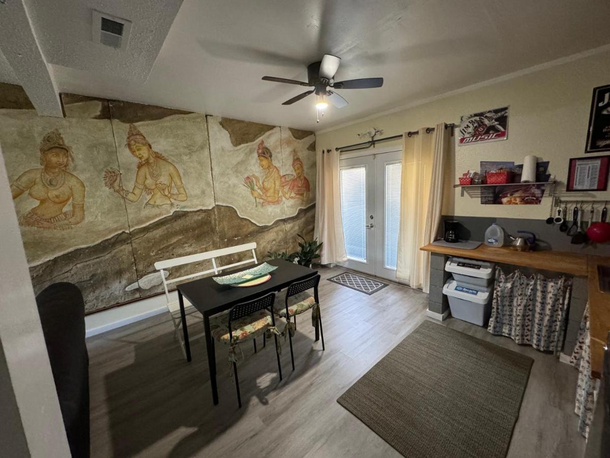 Apartment In West *