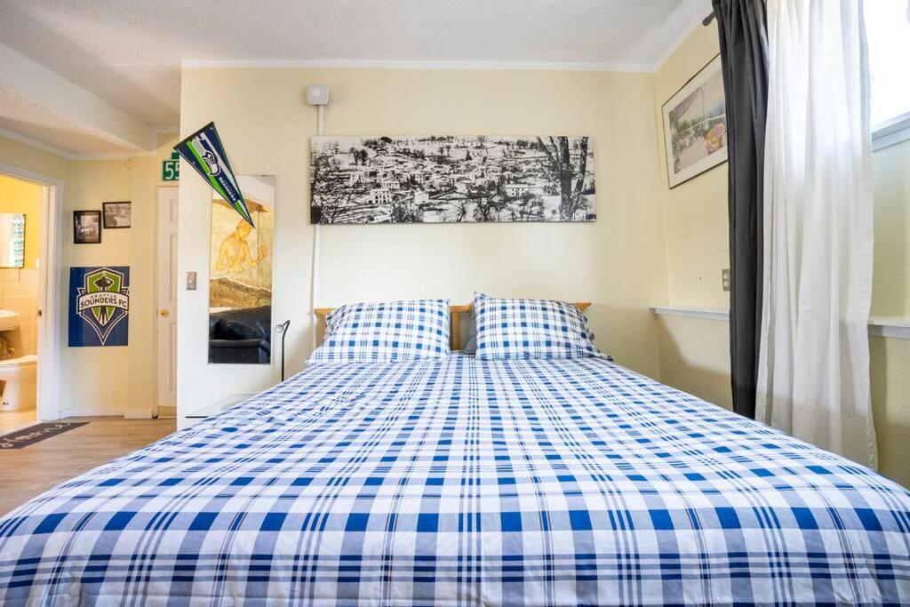 Apartment In West *