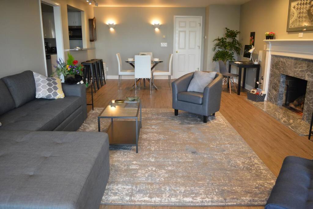 1-bedroom Seaview On Luxury Estate With Views Of Olympic Mountains Apartment Seattle