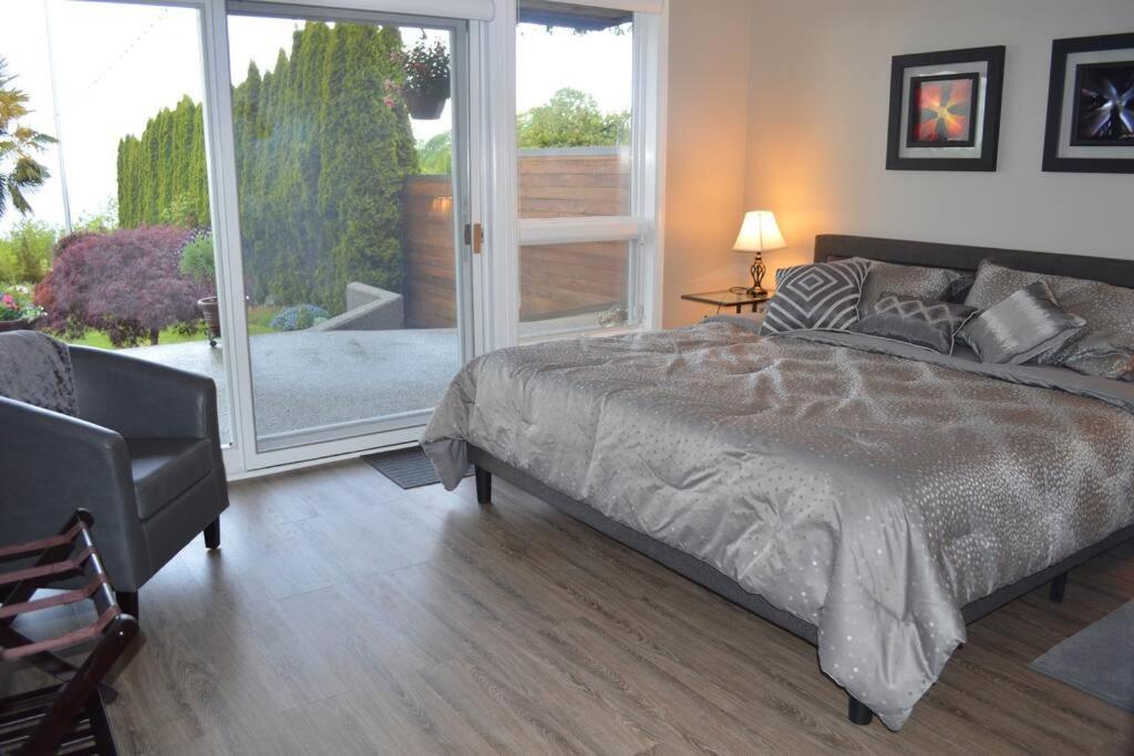 1-bedroom Seaview On Luxury Estate With Views Of Olympic Mountains * Seattle