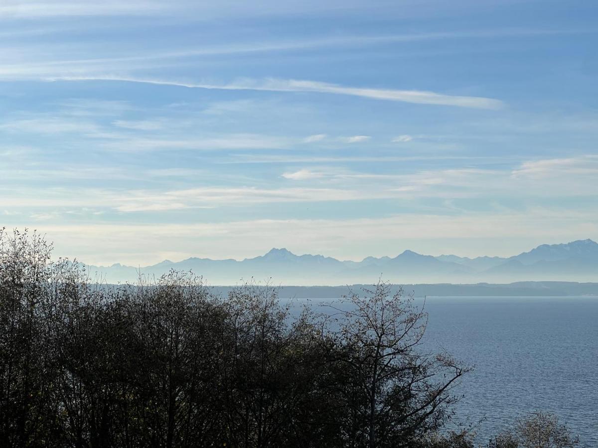 1-bedroom Seaview On Luxury Estate With Views Of Olympic Mountains Apartment Seattle