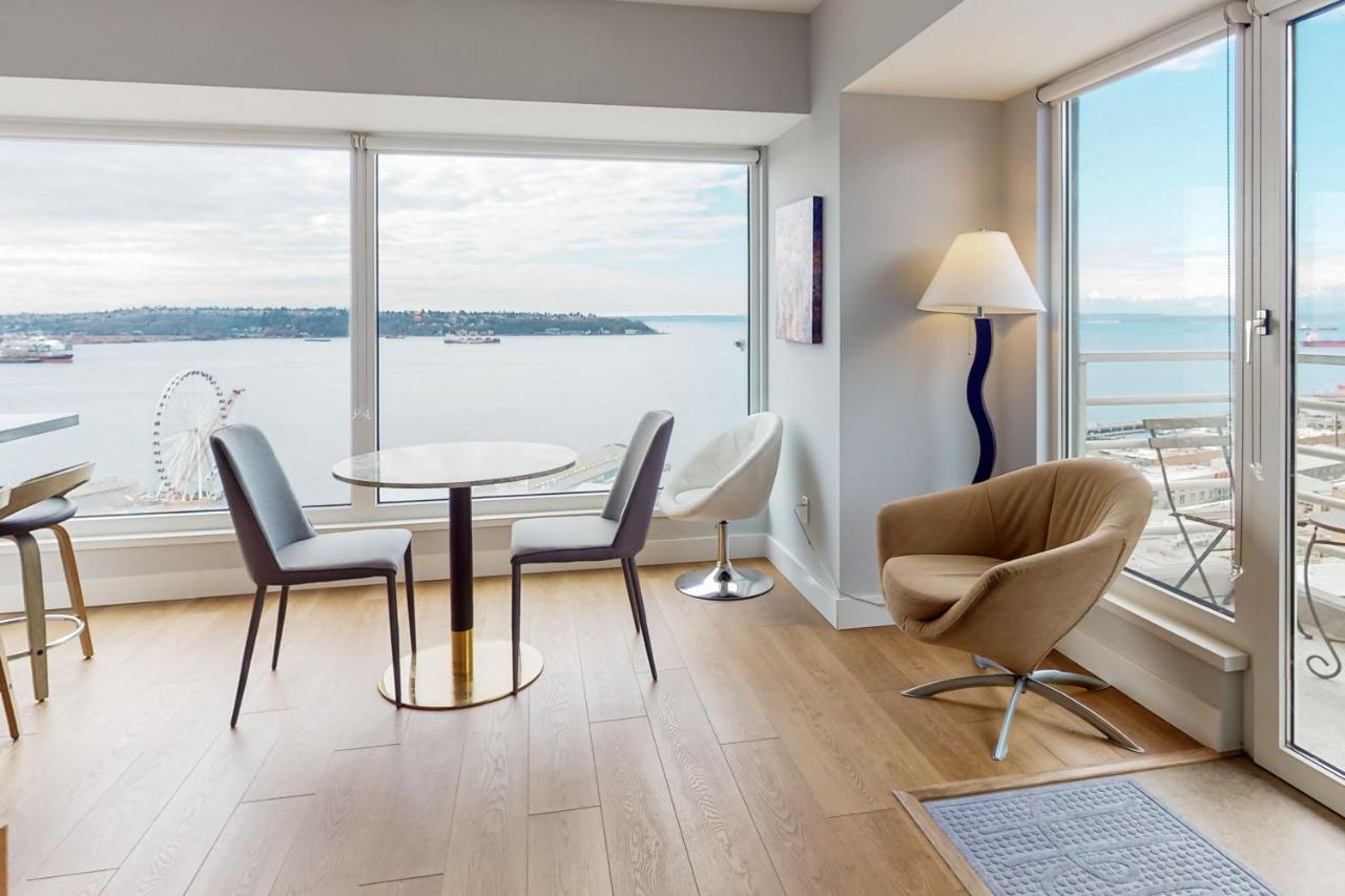 Serene In Apartment *