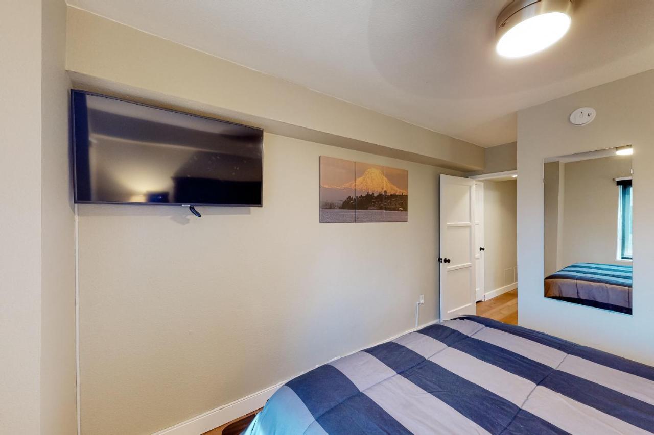 Emerald Skyline Apartment Seattle