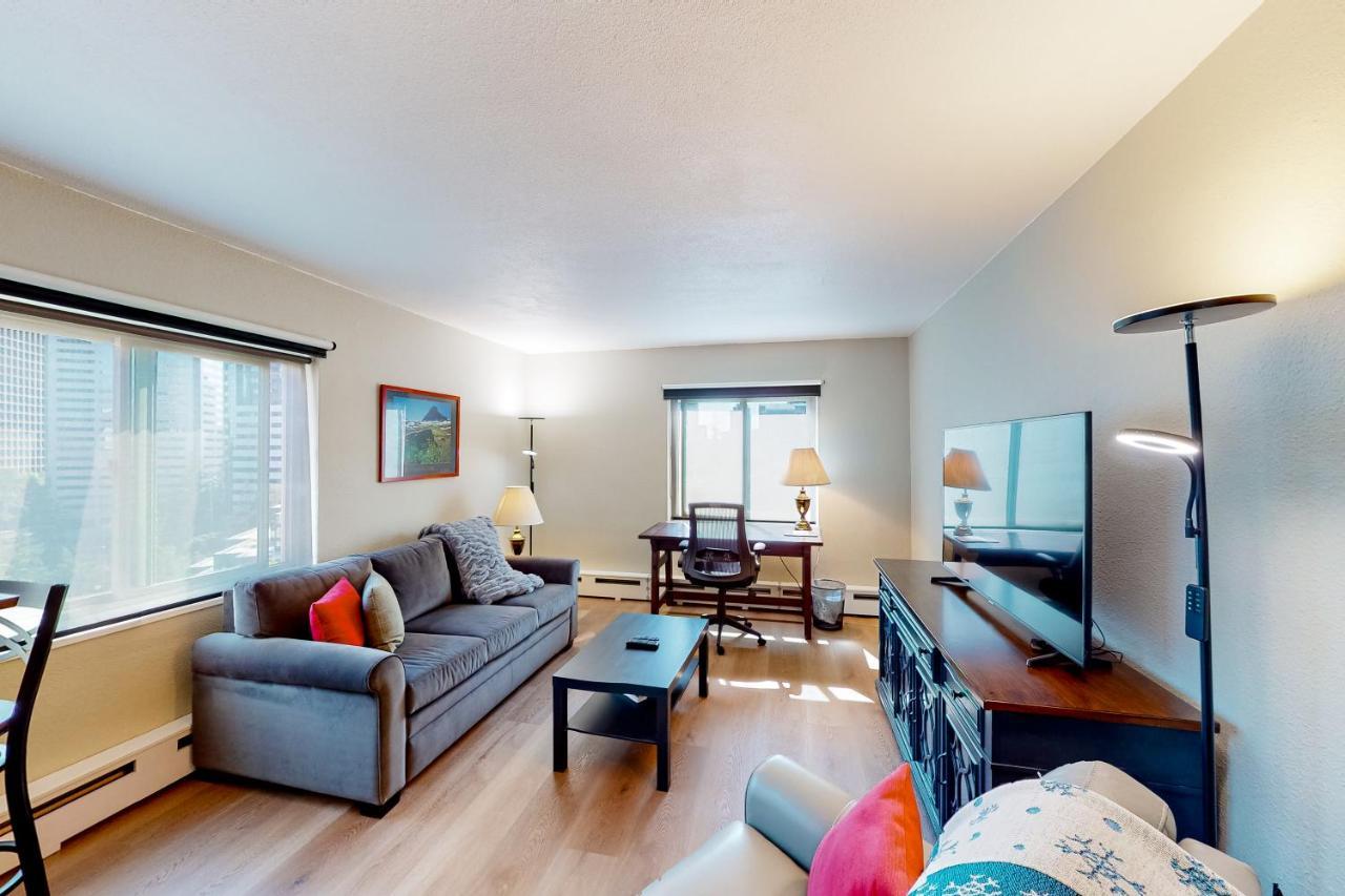 Emerald Skyline Apartment