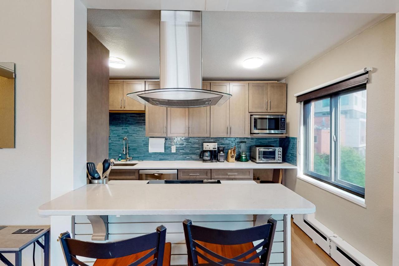Emerald Skyline Apartment *