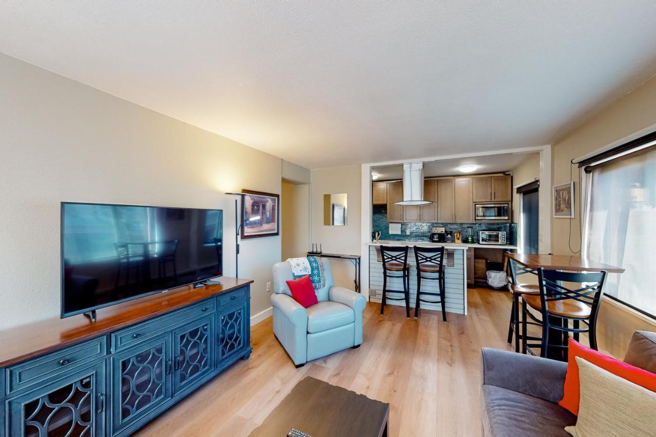 Emerald Skyline Apartment *