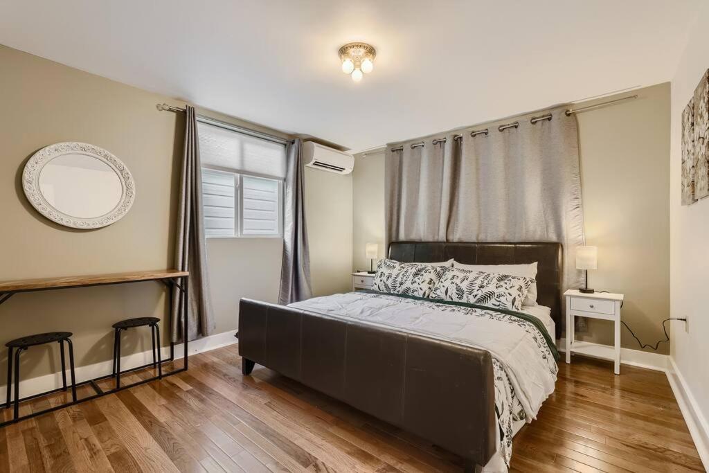 Prime Location Walk To Attractions W Free Parking Apartment Seattle