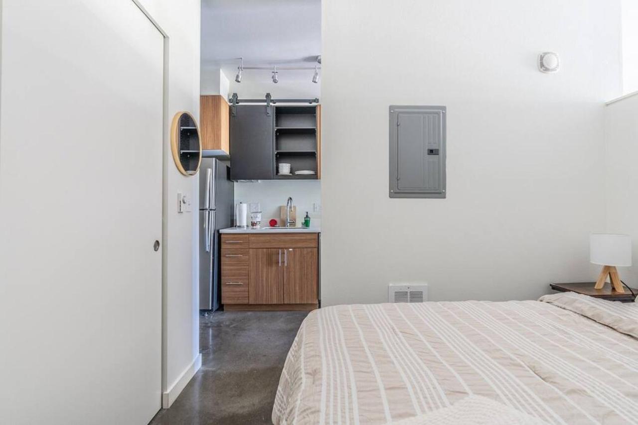 Lux 1 Bd Apartment- Rooftop, Wifi, Pet Friendly *