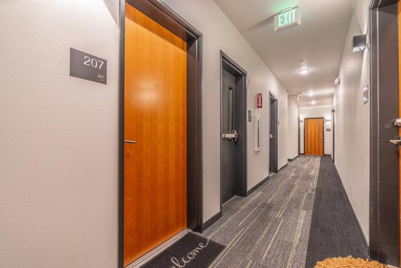 Lux 1 Bd Apartment- Rooftop, Wifi, Pet Friendly