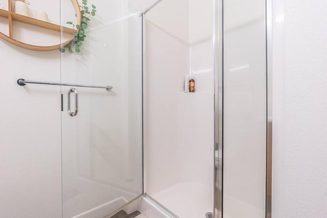 Lux 1 Bd Apartment- Rooftop, Wifi, Pet Friendly Apartment