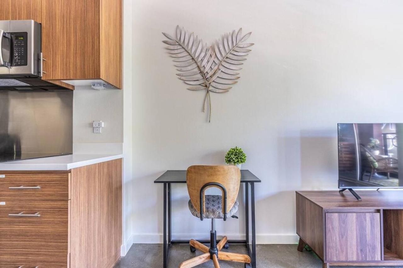 Lux 1 Bd Apartment- Rooftop, Wifi, Pet Friendly Apartment