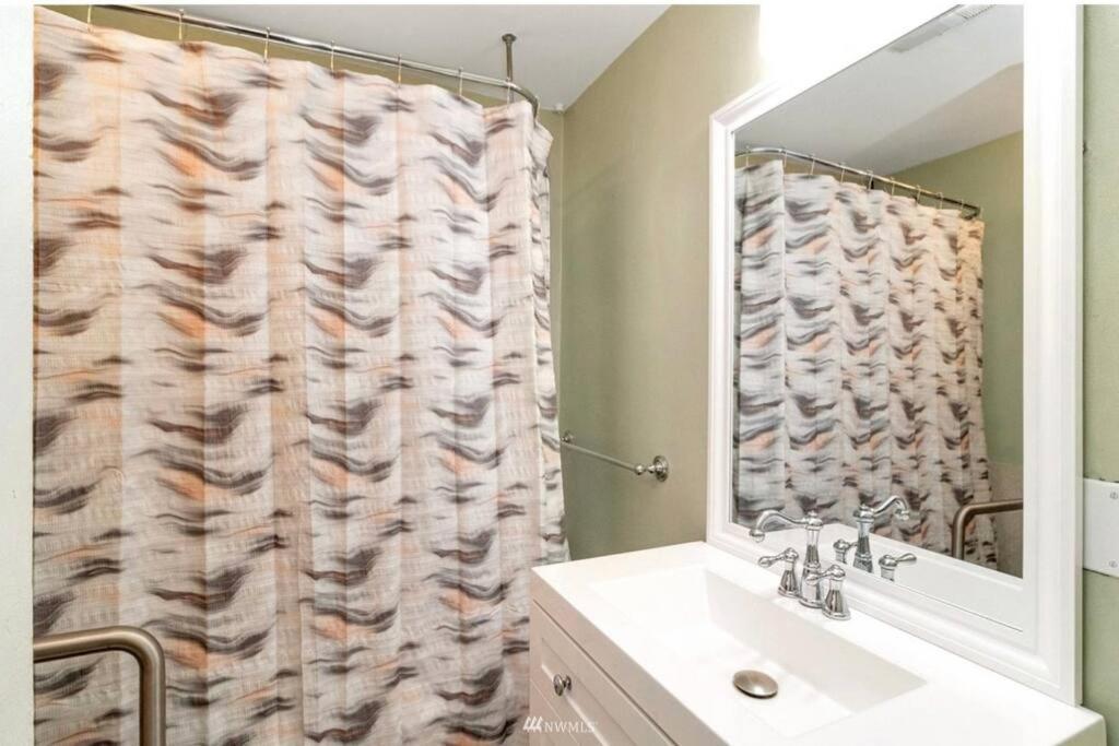 Villa Victorian Villa: Interns Or Family Seattle