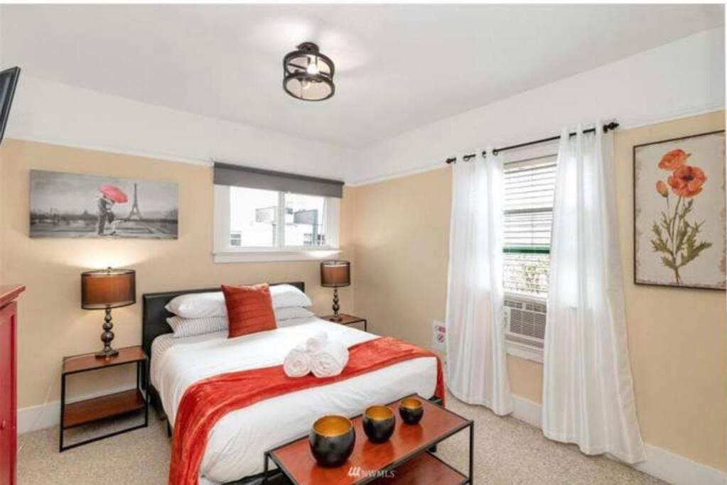 Victorian Villa: Interns Or Family Seattle