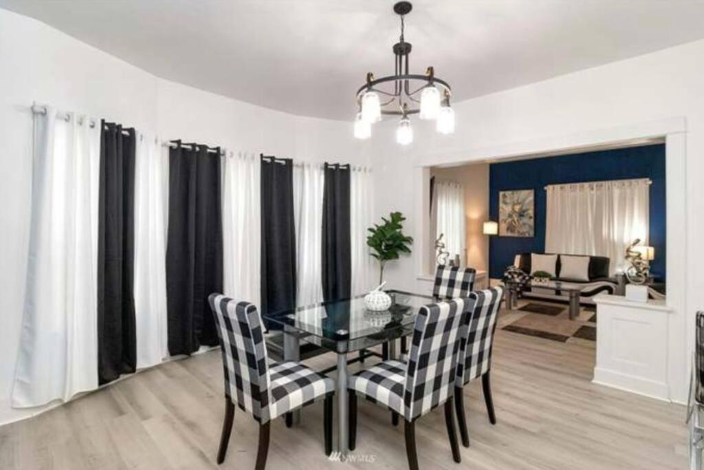 Victorian Villa: Interns Or Family Villa *