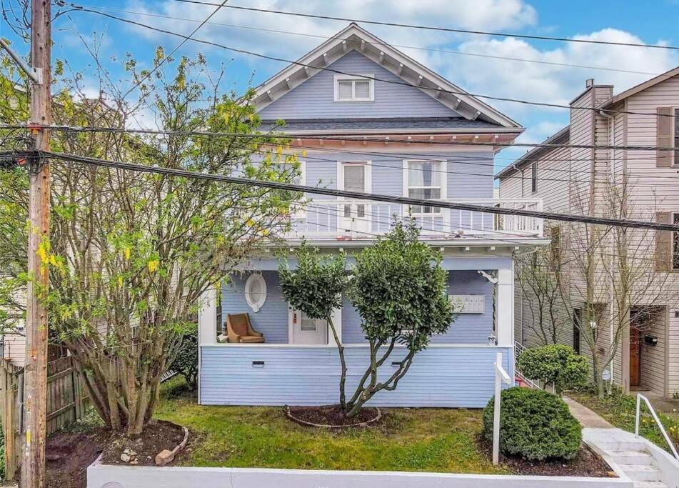 Victorian Villa: Interns Or Family Villa Seattle