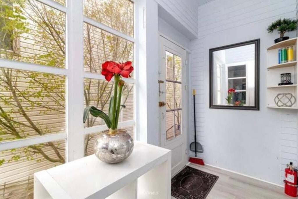 Victorian Villa: Interns Or Family Villa