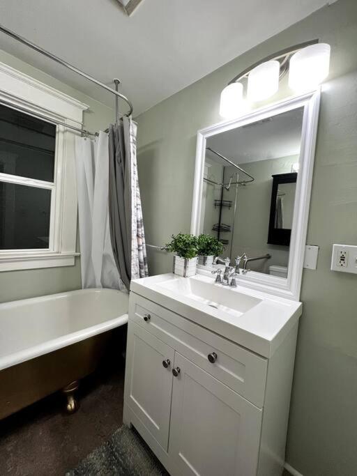 Villa Victorian Villa: Interns Or Family Seattle