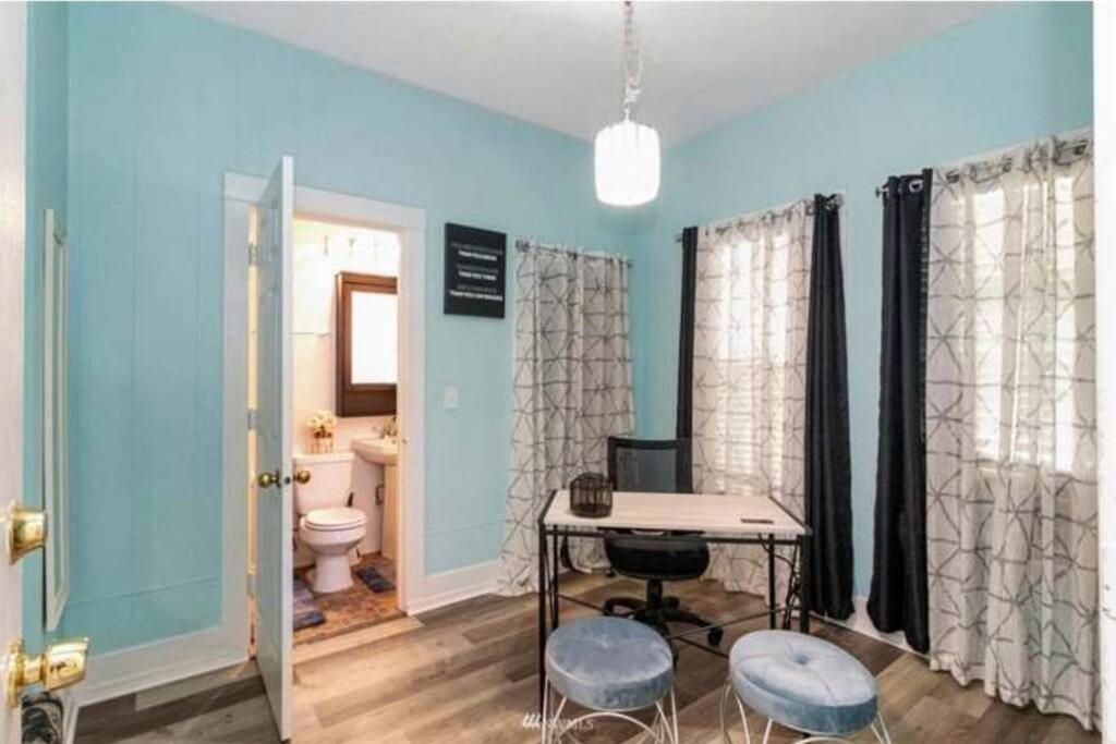 Victorian Villa: Interns Or Family Seattle