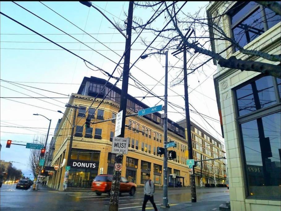 Villa St1c Space Beautiful Views, Closer To Amazon Seattle