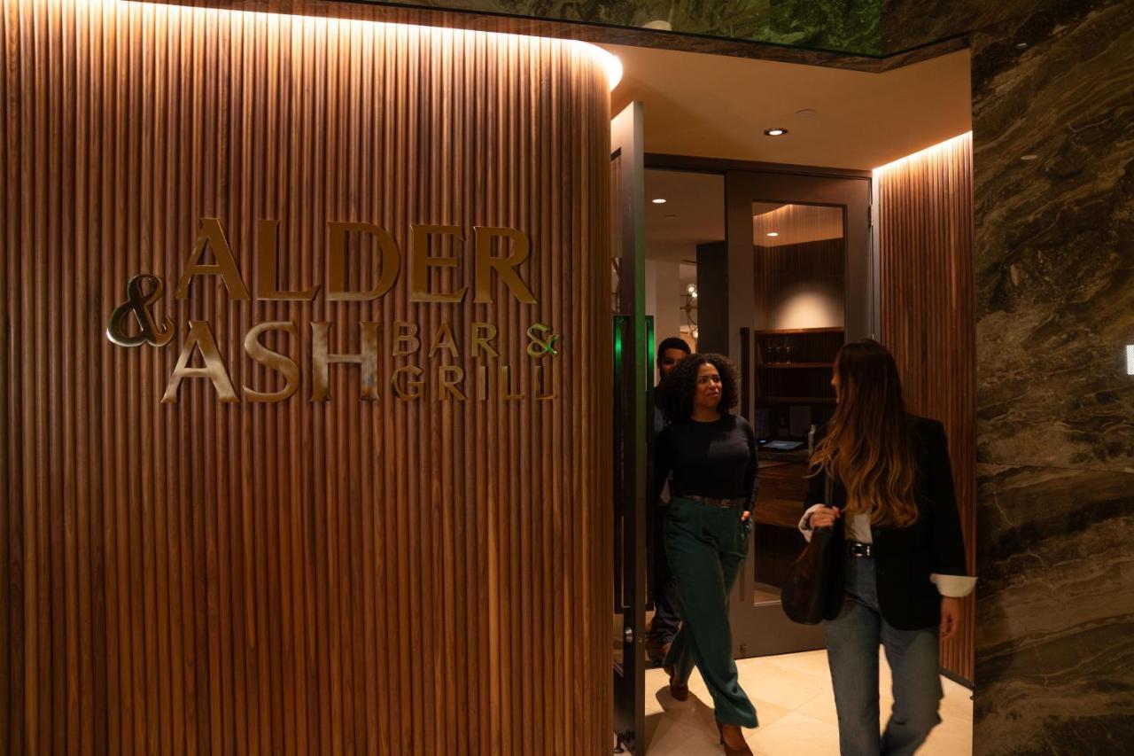 Sheraton Grand Hotel 4*