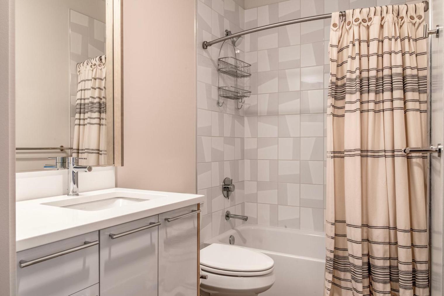 Capitol Hill 1br W Bbq Wd Lounge Nr Dining Sea-600 Apartment *