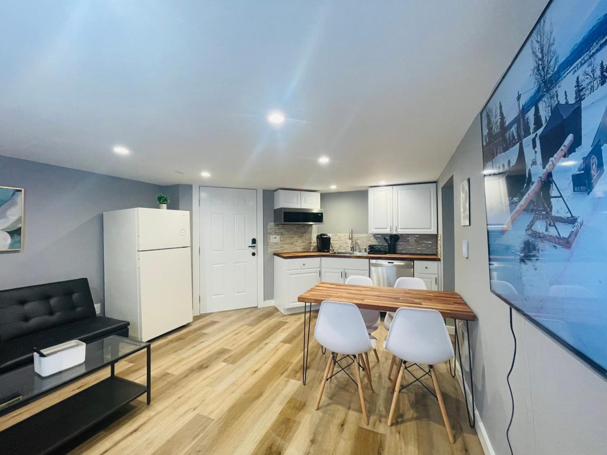 1st Line D Full Modern Remodeled * Seattle