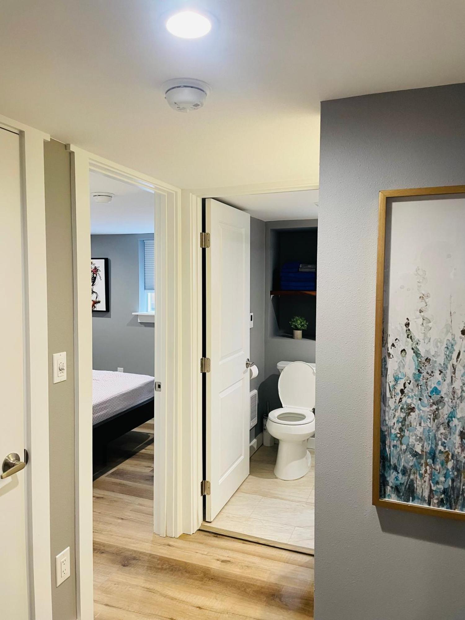 1st Line D Full Modern Remodeled * Seattle