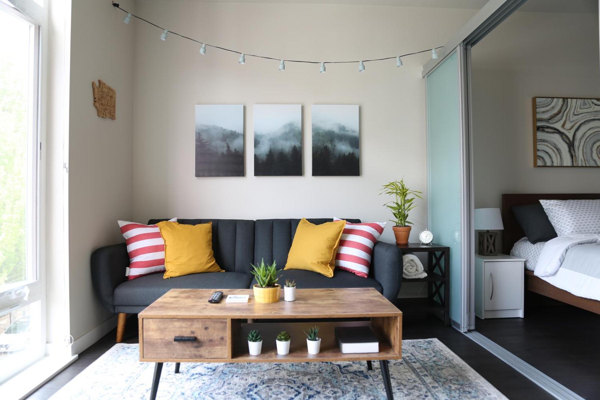 Apartment Queen Anne Abode - 1 Block From Cpa! - Free Parking!